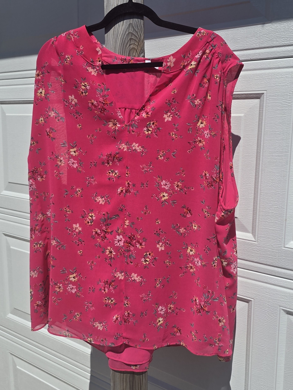Women’s Sleeveless Floral V-Neck Top - Hot Pink 4X